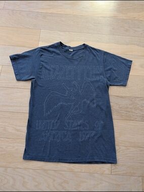 Graphic Tee in Heather Navy